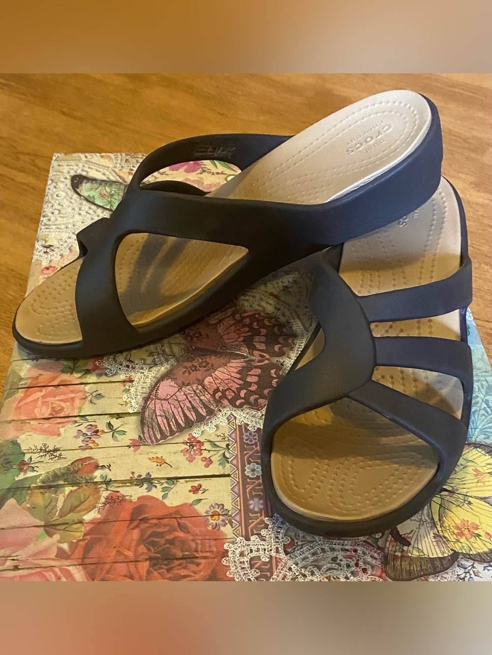 Crocs brown espresso strappy wedge sandals size 8 dual comfort